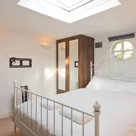 Luxury Quiet 2 Bedroom With Garden In Central Rathmines Lei7k20 아파트